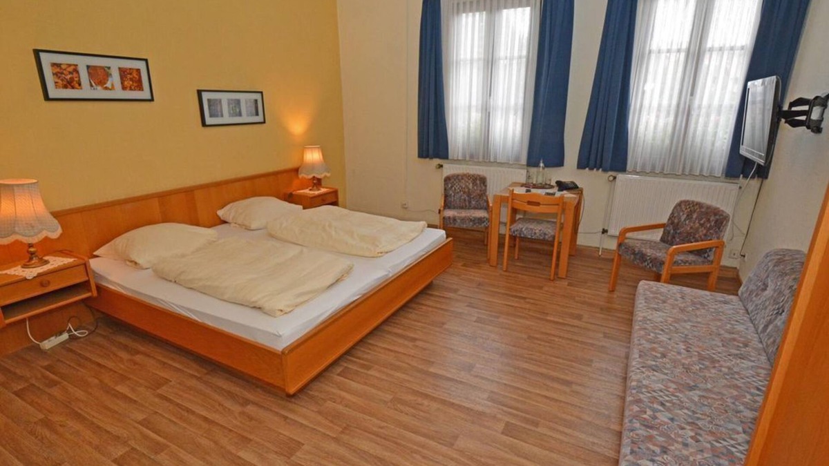 Waldbockelheim House | Double room C/Economy, shower/WC, 1 bedroom - Weinhaus Hehner-Kiltz