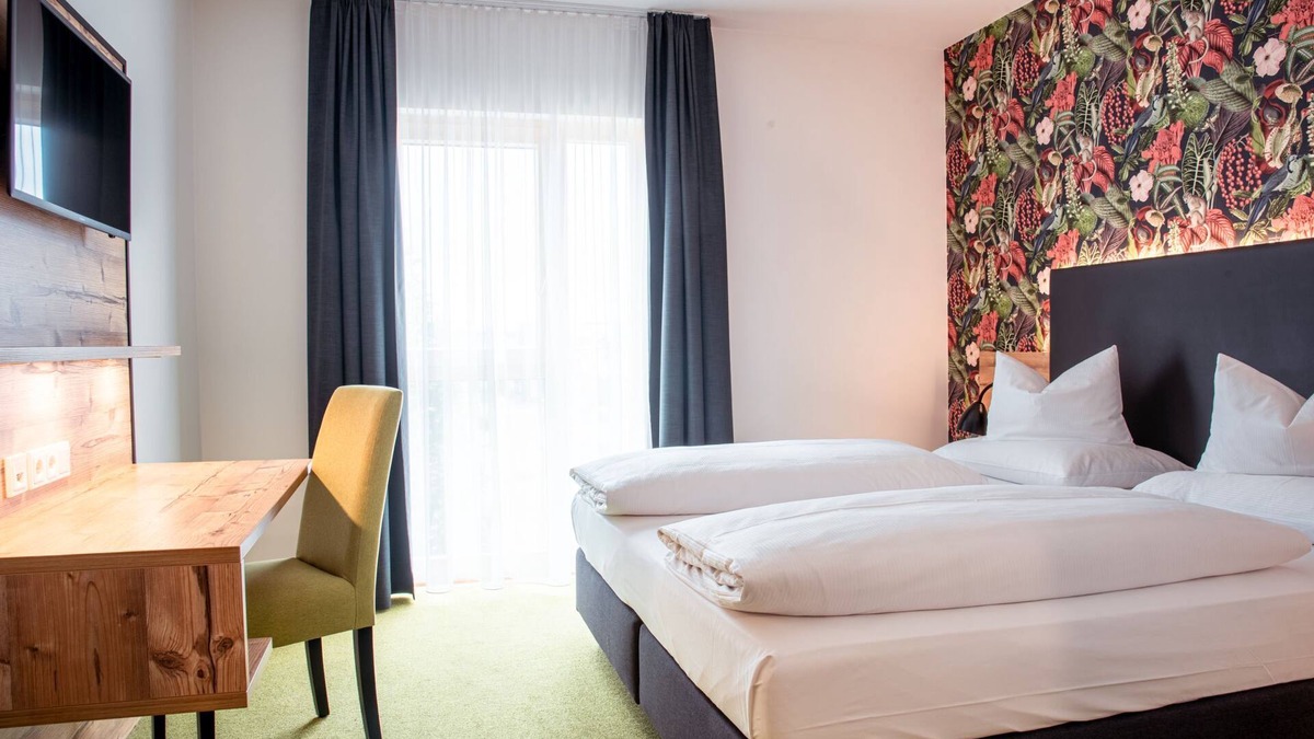 Merklingen Apartment | Double room "Comfort room" with shower/WC
