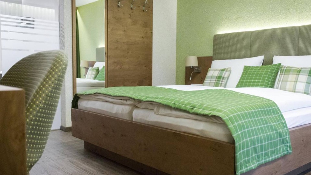 Engelhartszell Bed & Breakfast | Double room, Danube with balcony - Gasthof-Pension Luger - on the Danube cycle path,