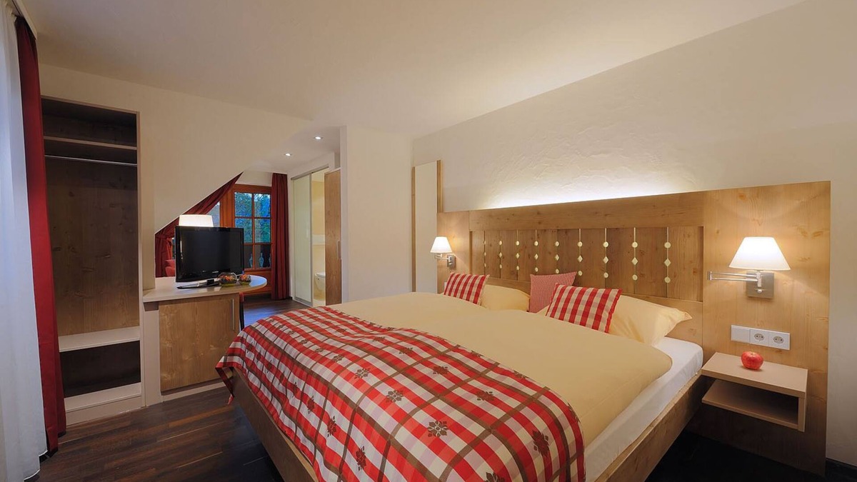 Hinterzarten Apartment | Double room Elegance with shower/WC