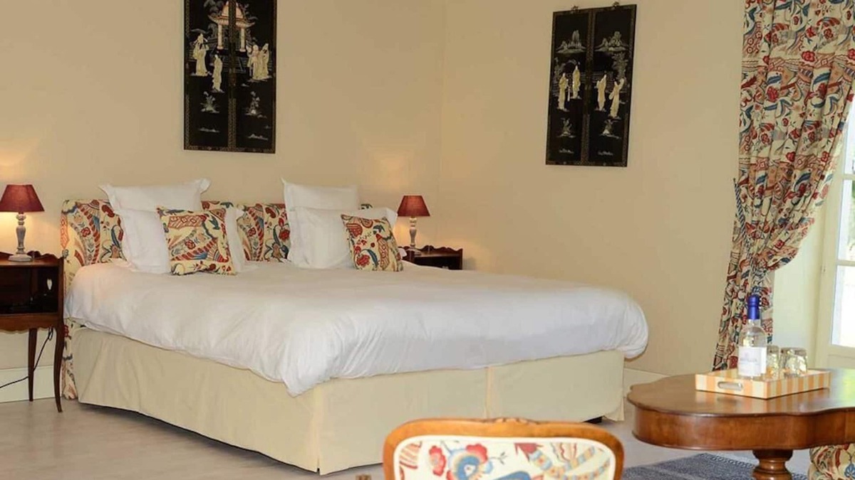 Saint Palais House | Double room-Ensuite with Bath-Garden view-Et cours
