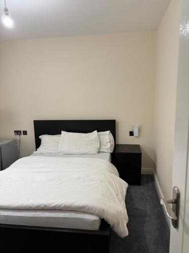 Heathfield Apartment | Double Room Ensuite in Croydon Family Home
