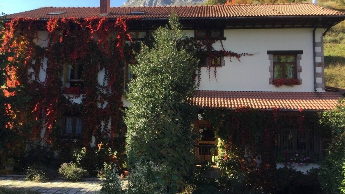 Posada de Valdeon House | Double room 2 beds.Ruta del Cares.Picos de Europa