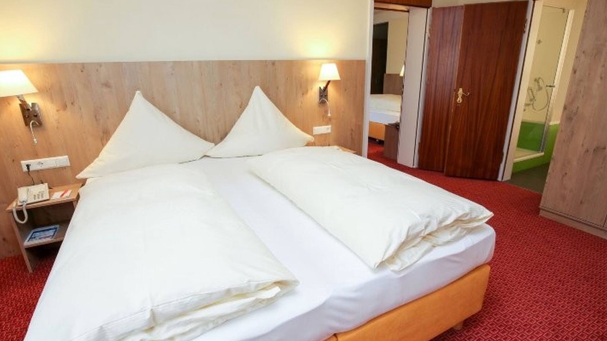 Heidenheim an der Brenz Apartment | Double room Exclusive Family room with bathtub/shower/WC