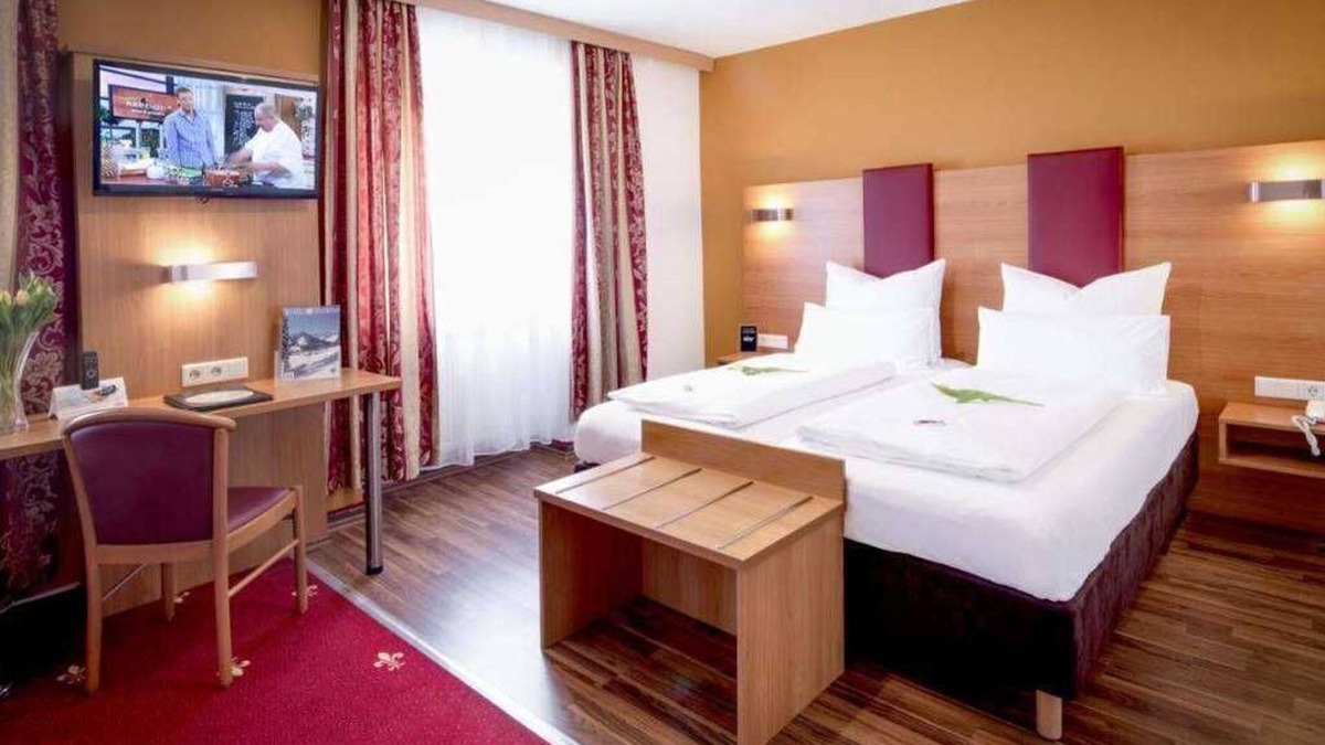 Mitte House | Double room - Hotel Burgschmiet GmbH