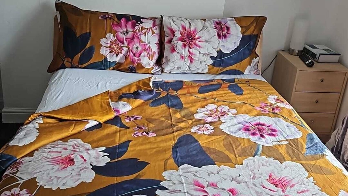 Sherwood Forest House | Double room in charming house. Secured with WiFi in Meden Vale, Mansfield.
