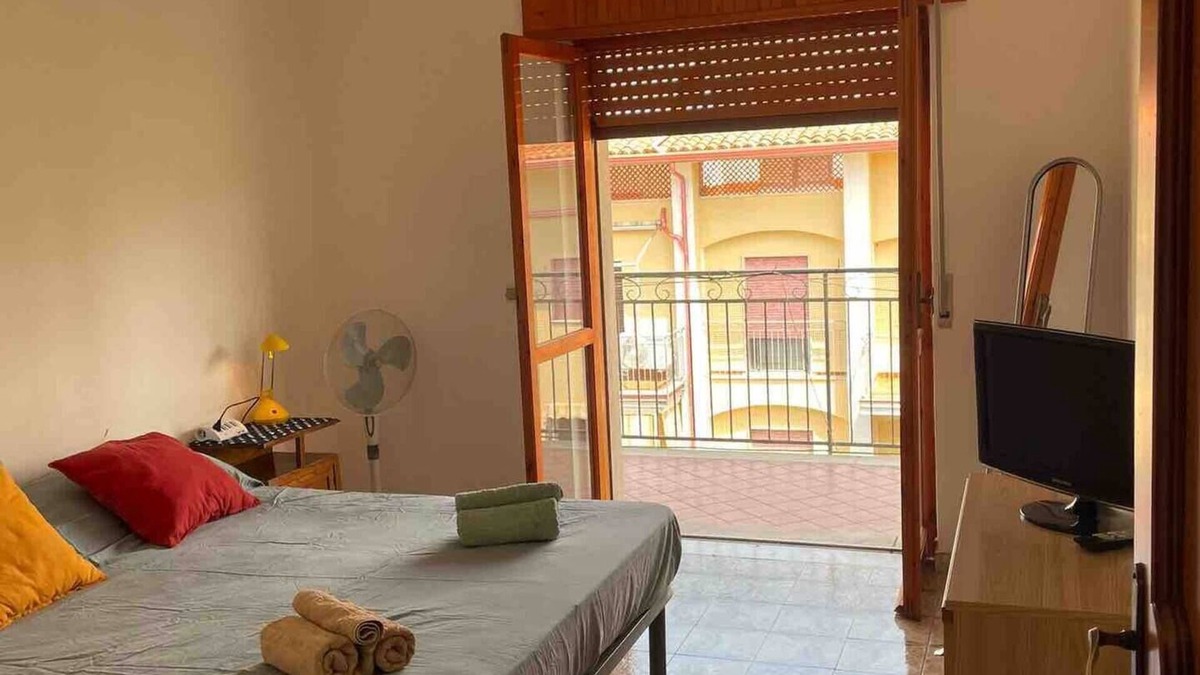 Diamante House | Double Room in Diamante center with balcony and terrace with great view