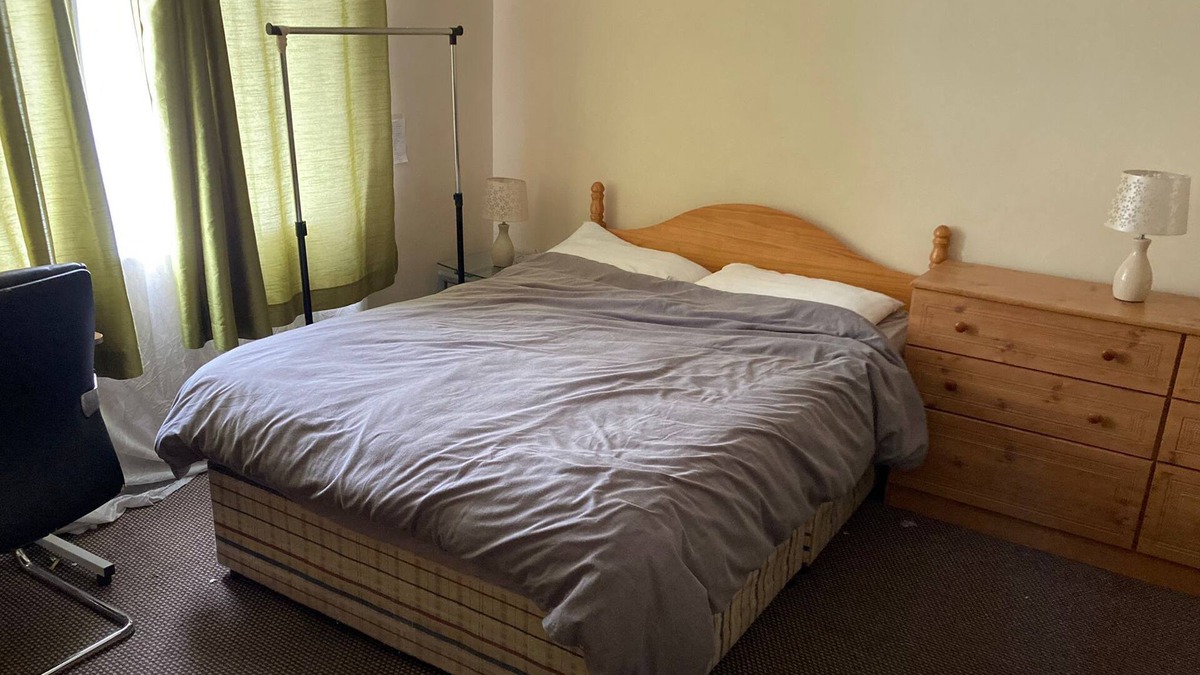 Drogheda Apartment | Double Room in Drogheda, + single mattress, close to the city center.