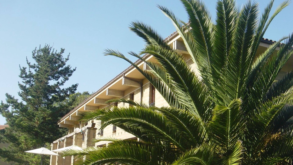 Llanes Hotel | Double Room in Llanes, nice views and private toilet.