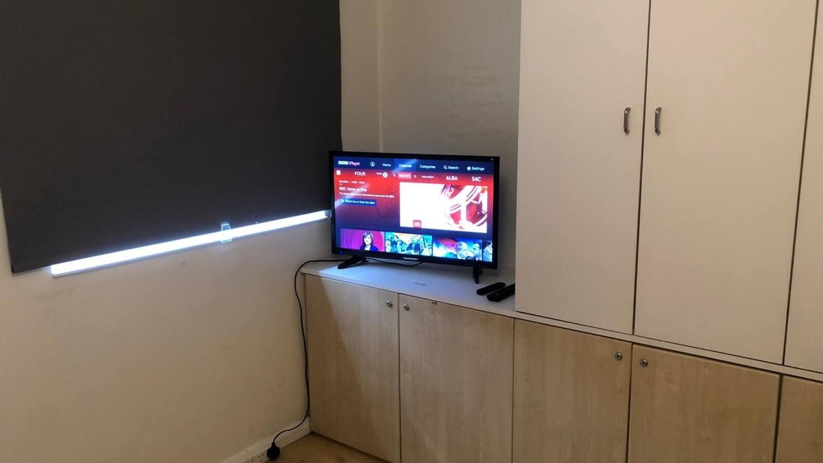 Ealing Common House | Double room in newly renovated house 35 mins to Central London