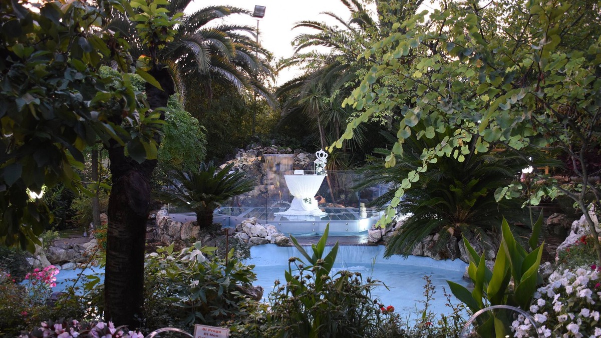 Sant'Elia Fiumerapido Bed & Breakfast | Double room in Villa Des Reves - surrounded by greenery near Montecassino