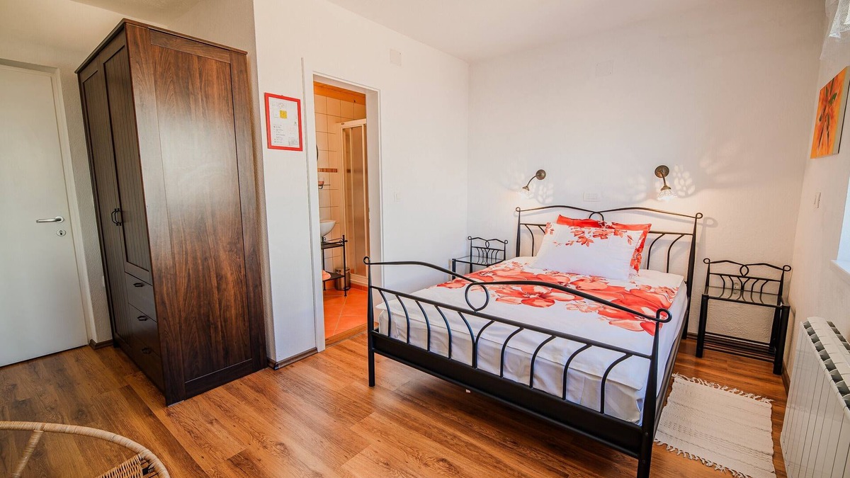 Cerknica House | Double Room Lilija with Breakfast in Ančkin kot