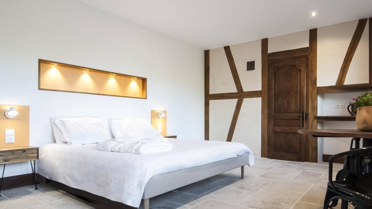 Eguilly Bed & Breakfast | Double room-Luxury-Ensuite-Garden view-Avec Sauna