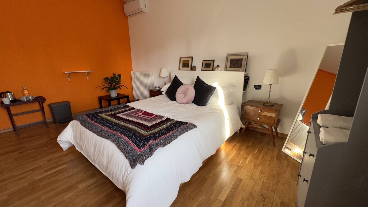 Lugo Apartment | Double room Nespolo's colors