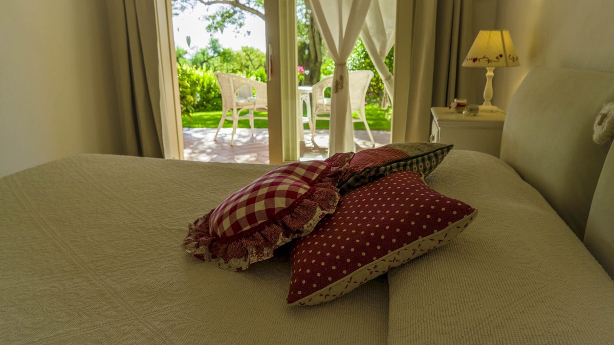 San Teodoro Apartment | Double room nestled in the quite of a green garden.