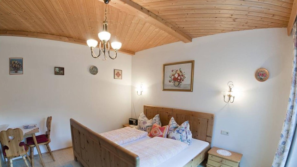 Gries im Sellrain Apartment | Double room, shower, toilet, terrace - Gästehaus Kirchebner