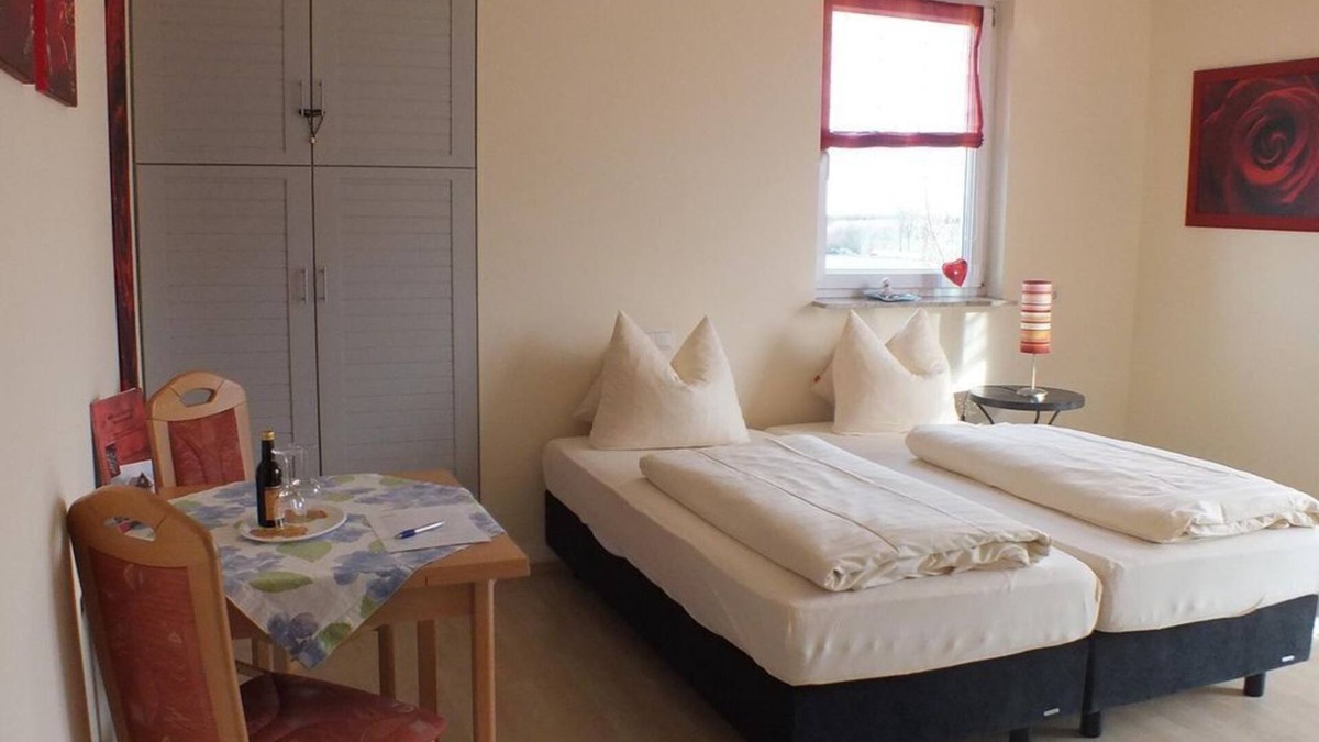 Kirrweiler Bed & Breakfast | Double room, shower, WC, 1 bedroom - Wine and guest house Matt-Schwaab