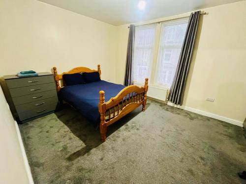 Nottingham House | Double room share bathroom