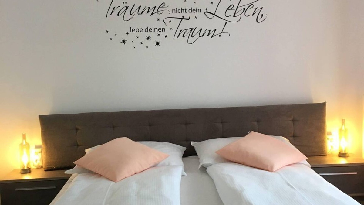 Neusiedl am See Apartment | Double room, shower, WC, balcony - Pension Seeblick Latzko