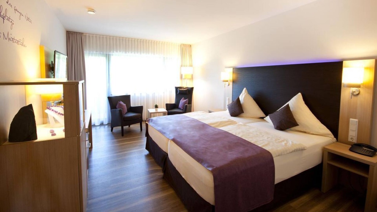 Allenbach House | Double room shower/WC, as good as new - Hotel-Café-Restaurant Steuer