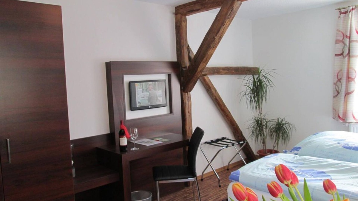 Unterwurschnitz Apartment | Double room, shower, WC, Husarenberg - Ferienhof Wilfert