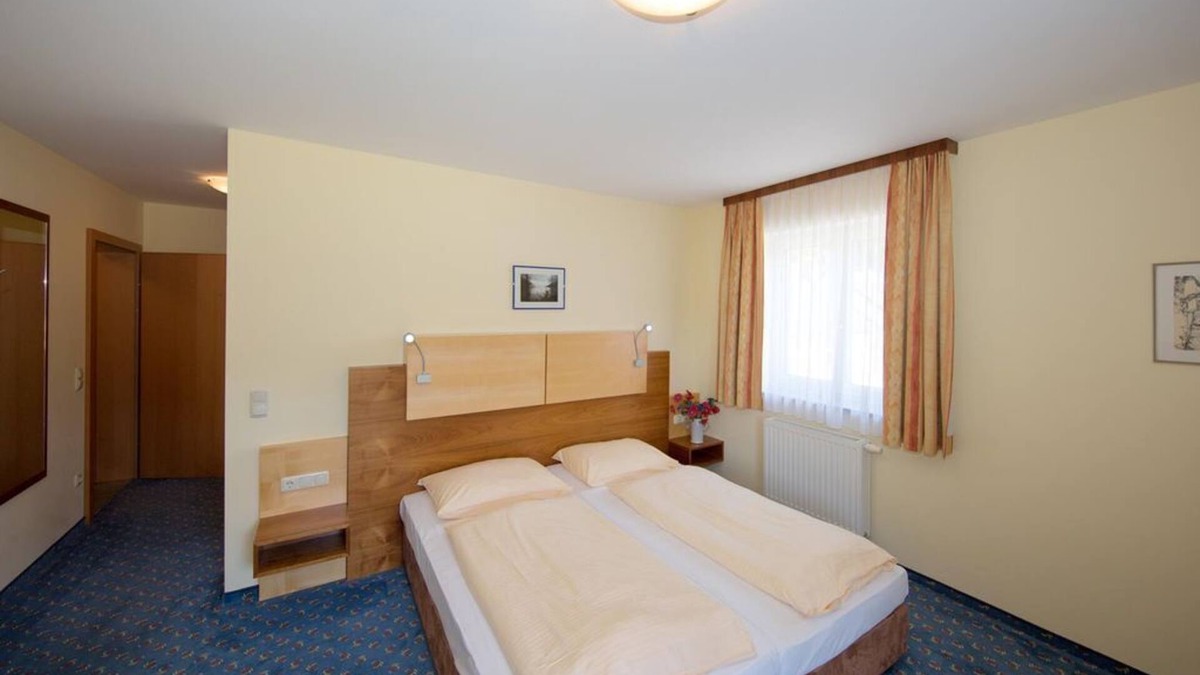 Sankt Martin im Muehlkreis House | Double room, shower, WC - Landhotel Gasthof Ernst