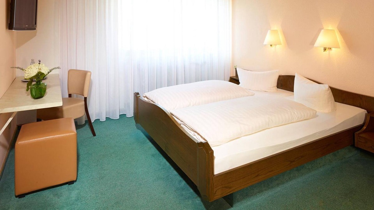 Roemerberg Cottage | Double room Stammhaus - Hotel-Restaurant Pfälzer Hof