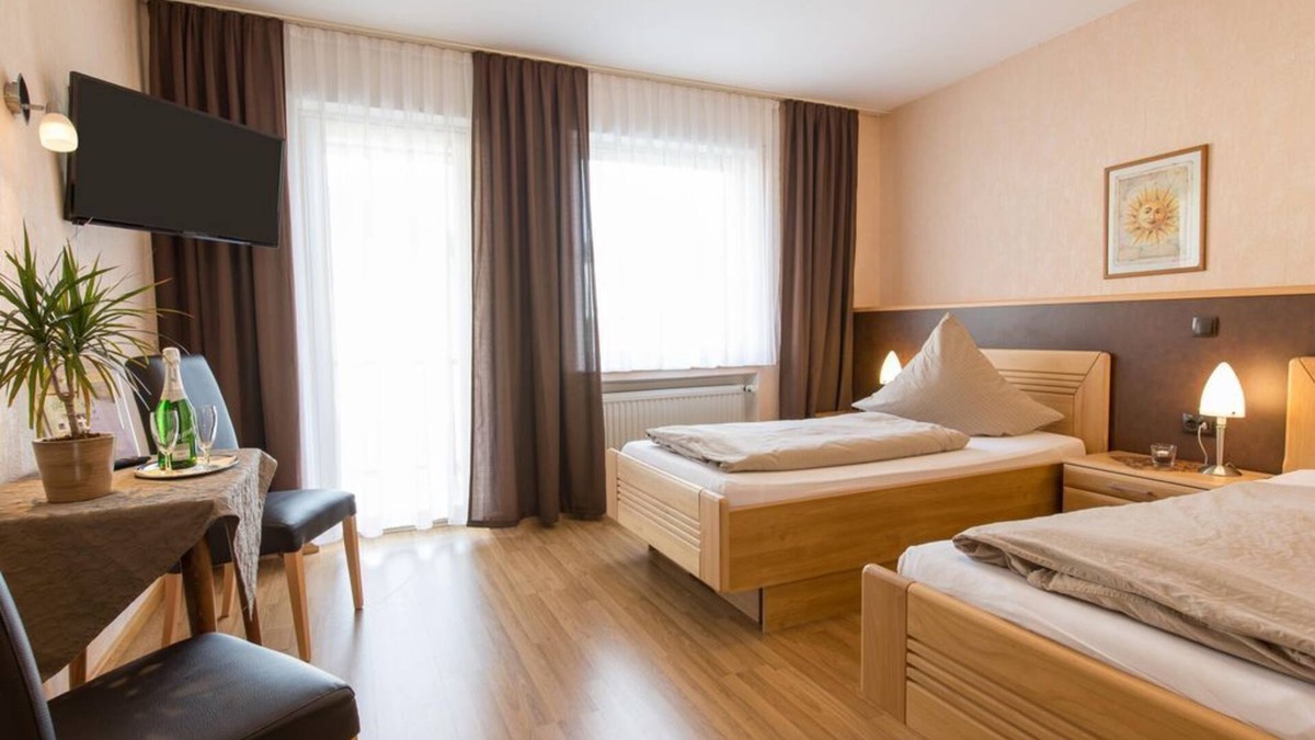 Kattenes Apartment | Double room Standard - Hotel-Restaurant Langen