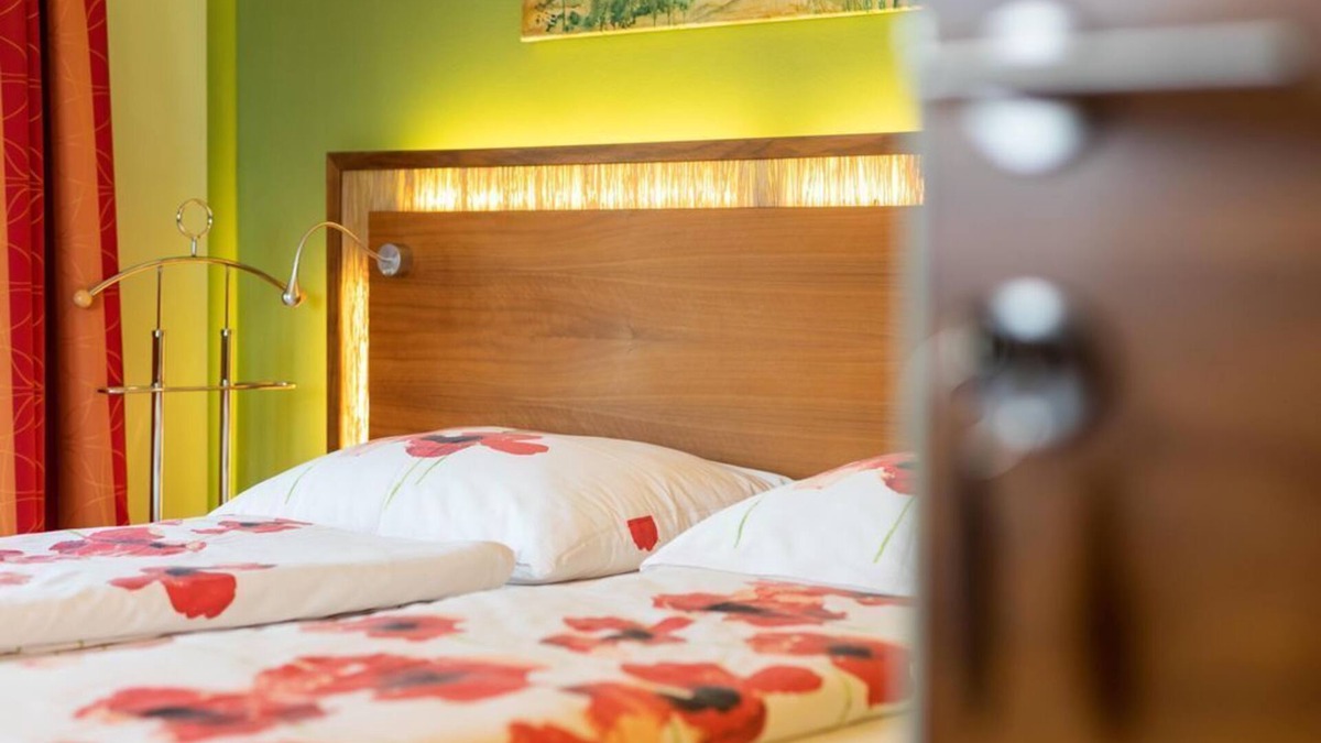 Fuschl am See Bed & Breakfast | Double room "Walnut" - Haus Bergblick
