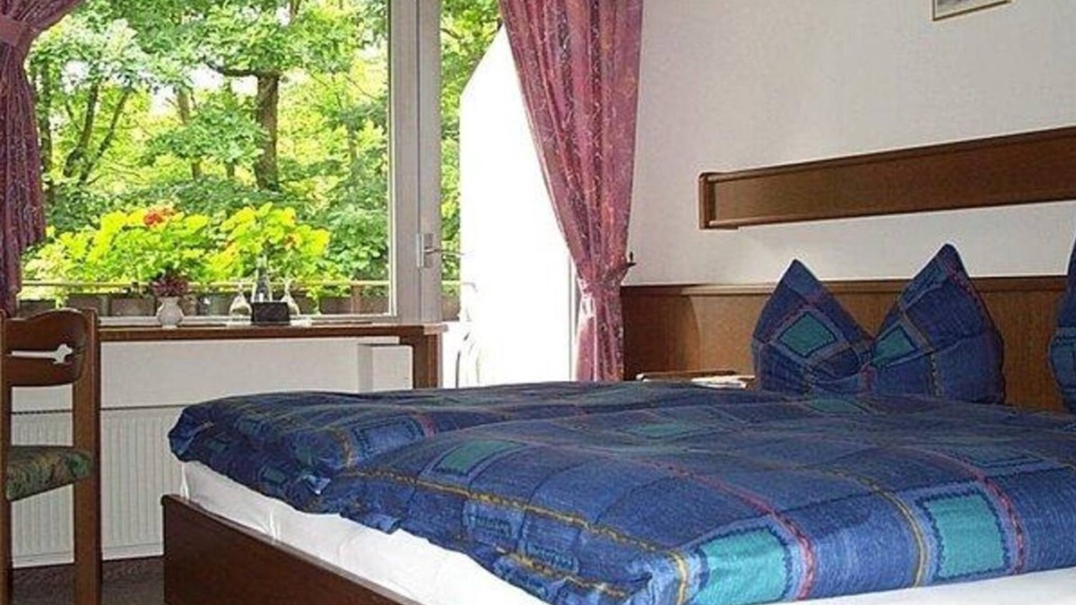 Hasenfeld Bed & Breakfast | Double room west-facing balcony - Haus Diefenbach, Pension Ferienwohnungen
