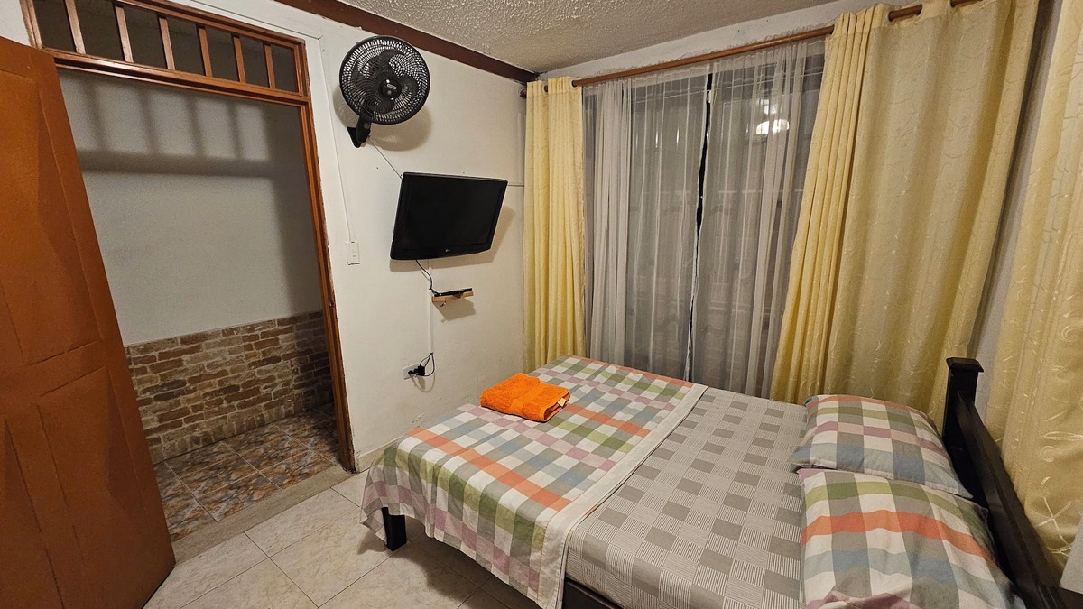 Garzon Bed & Breakfast | Double room with private bathroom - Direct access to the hallway