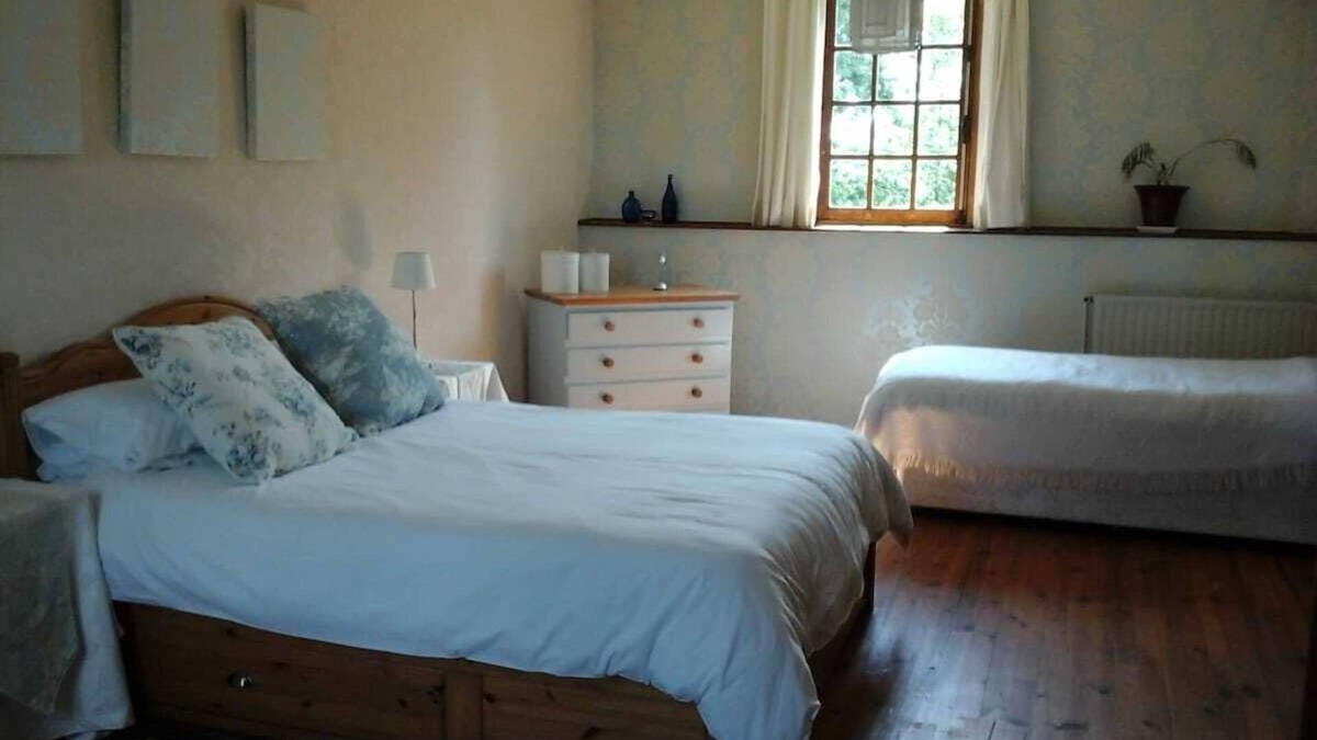 Lhomme House | Double room with additional single bed