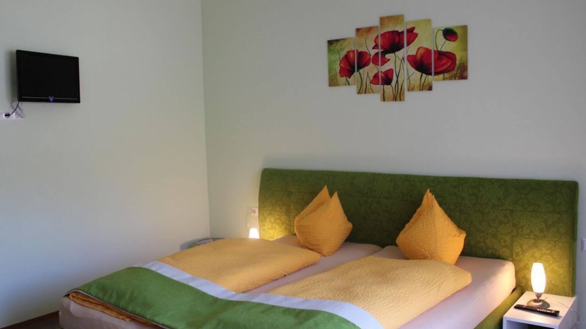 Oberwolz Bed & Breakfast | Double room with separate shower and WC - Gasthof zum Mohr'n, Florian Tanner