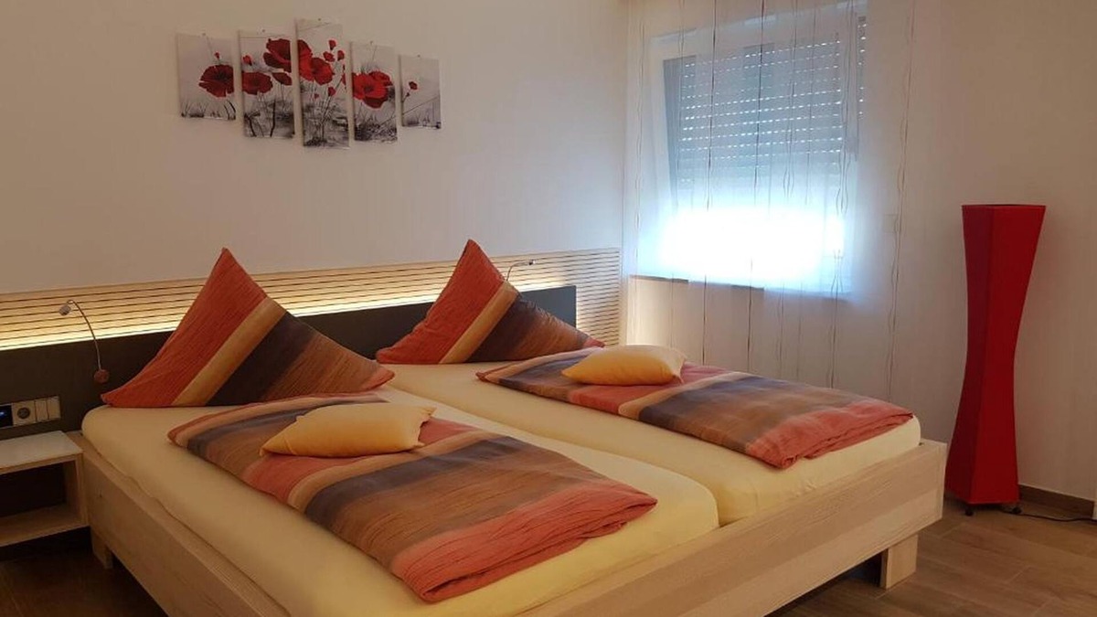 Sigmaringen Apartment | Double room with bath or shower and WC