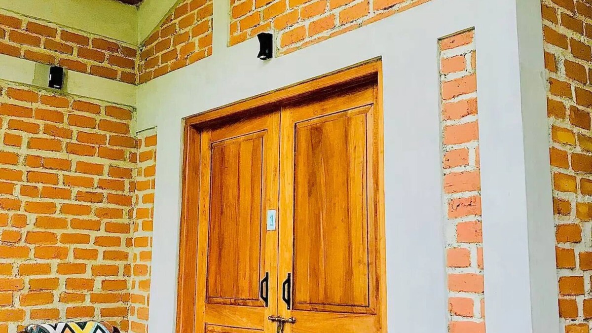 Mallawapitiya Villa | Double Room with Balcony - The Hideaway Kurunegala Sri Lankan