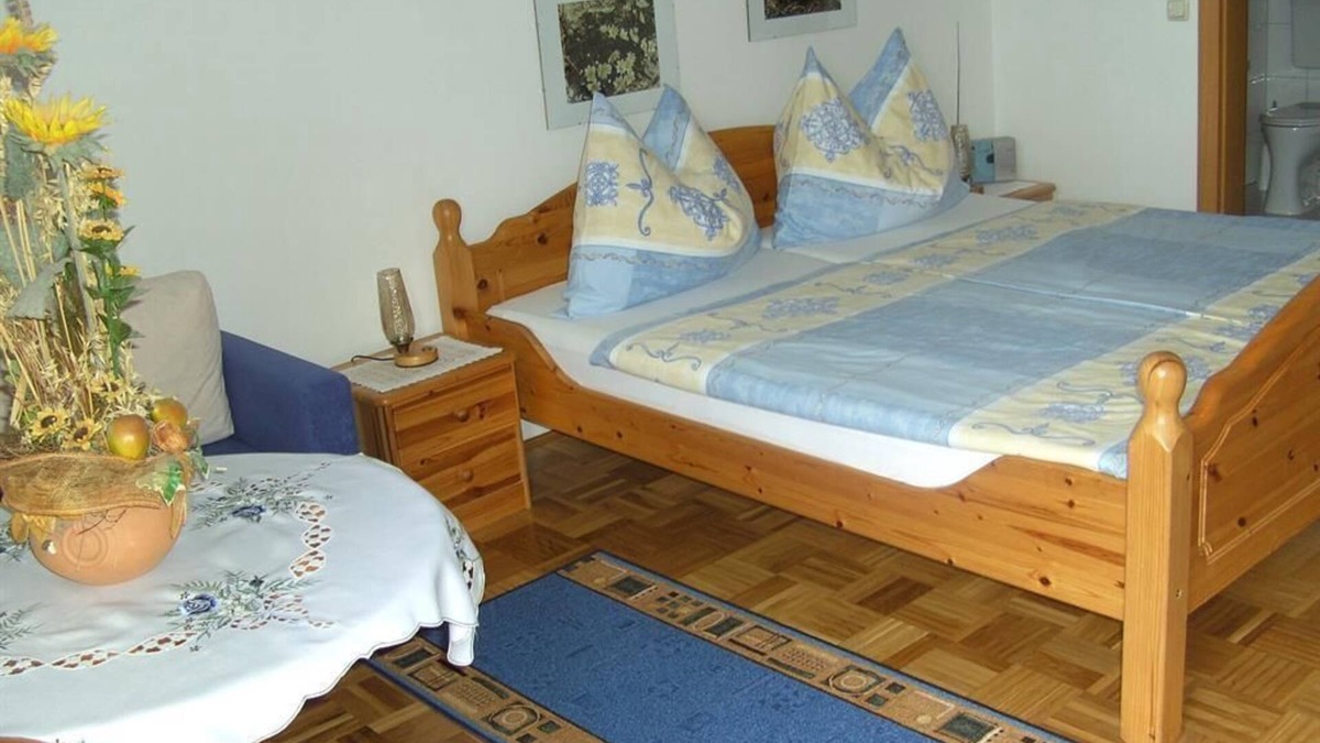 Straden Bed & Breakfast | Double room with balcony no. 3 - Gästehaus Stöckler