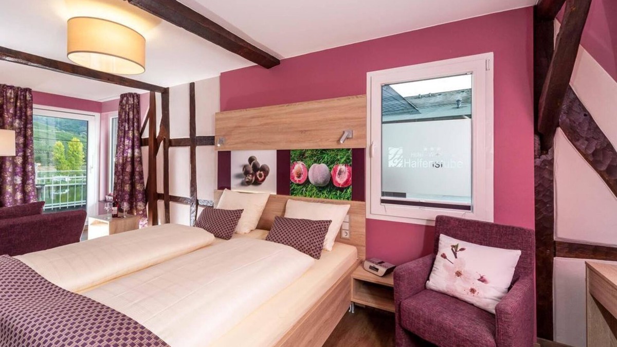 Senhals House | Double Room with Moselle View/Balcony - Hotel Weinhaus Halfenstube
