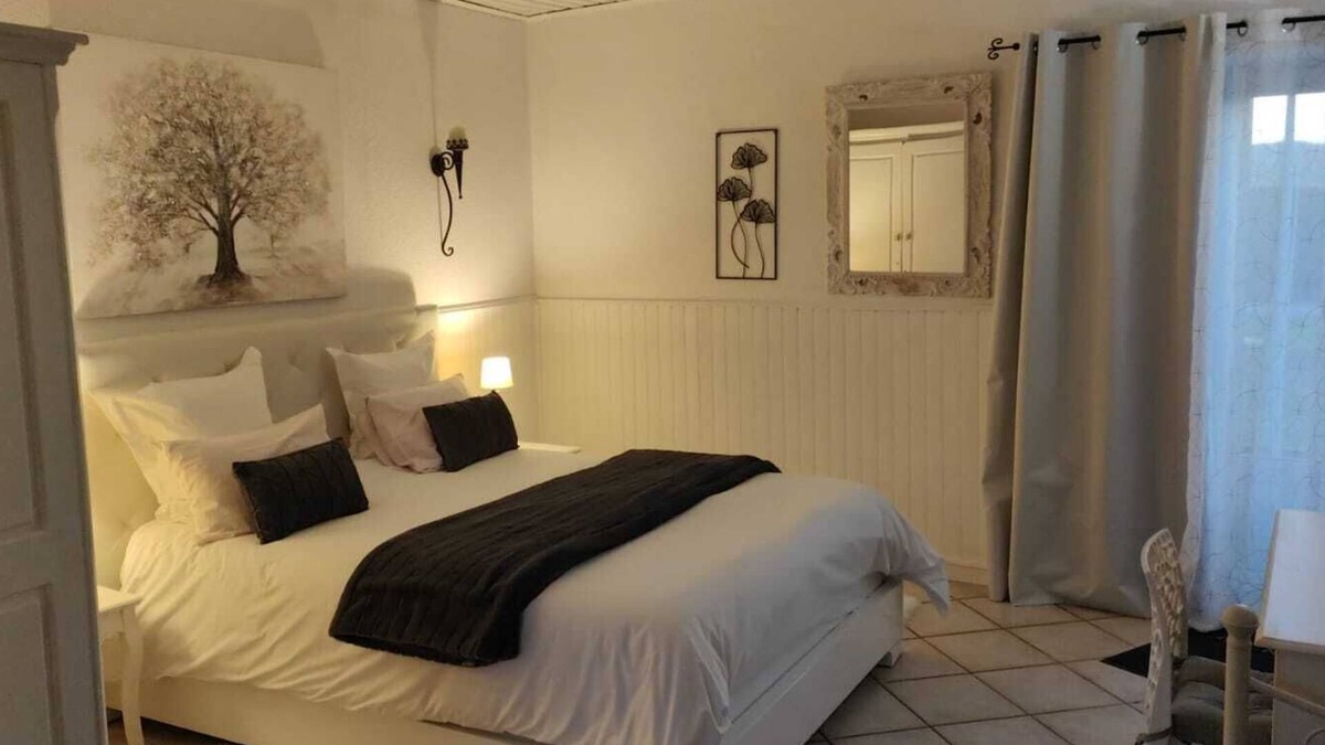 Crest Apartment | Double room with garden terrace