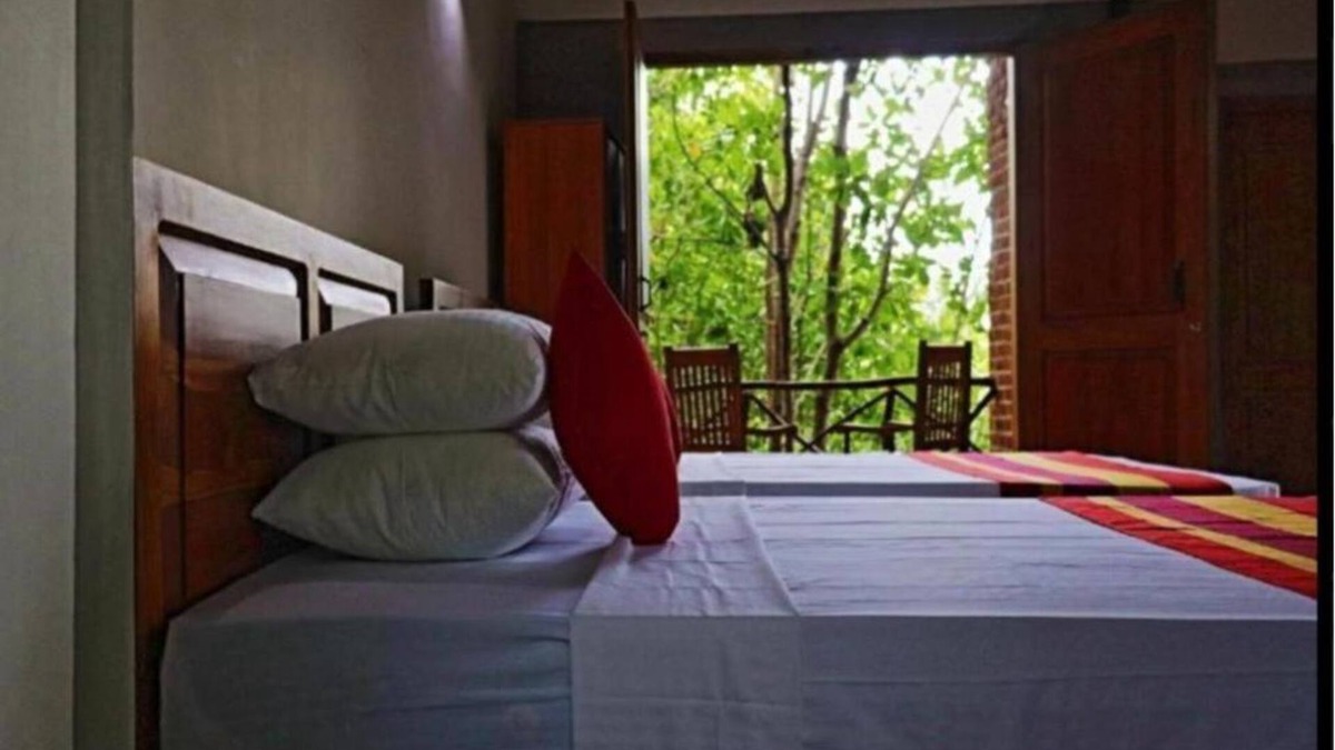 Mallawapitiya Villa | Double Room with Balcony - THE HIDEOUT KURUNEGALAnn