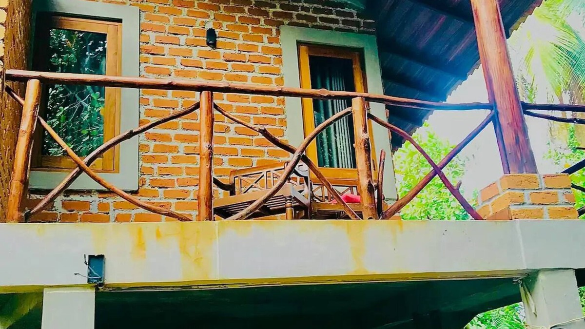 Mallawapitiya House | Double Room with Garden View - THE HIDEOUT KURUNEGALAnn