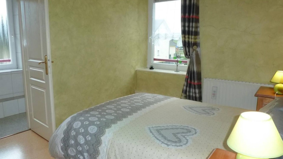 Villafans Bed & Breakfast | Double room with lounge and garden in Villafans, Wifi, Guest table