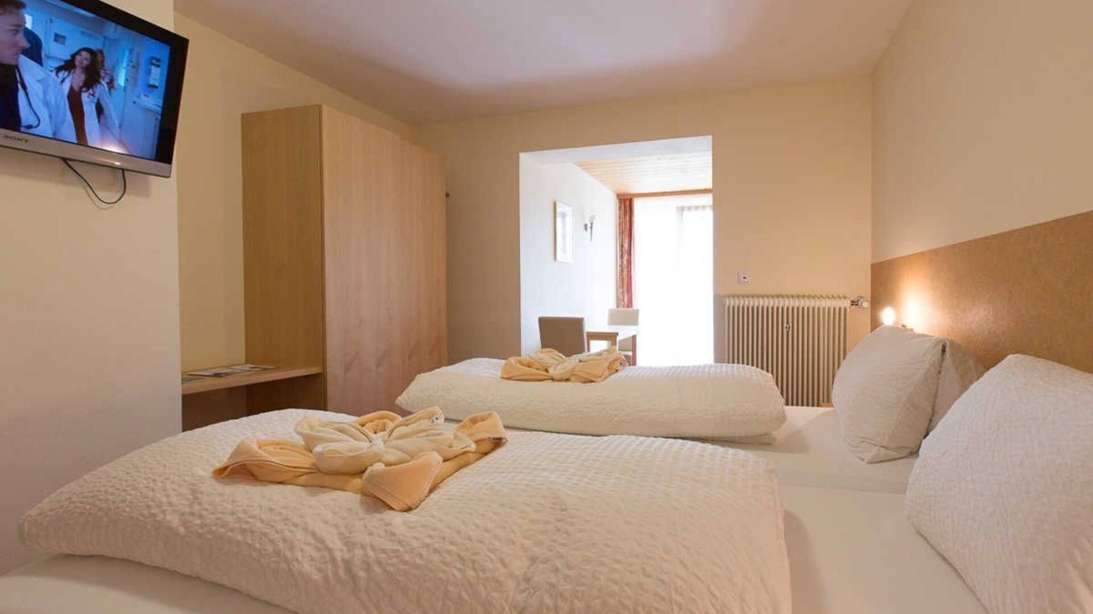 Lingenau House | Double room with mountain view - Familienhotel & Gasthof Adler