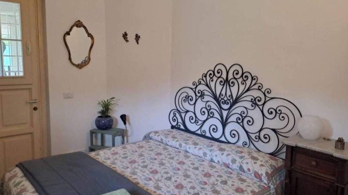 Fornole House | Double room with private bathroom and small exclusive garden