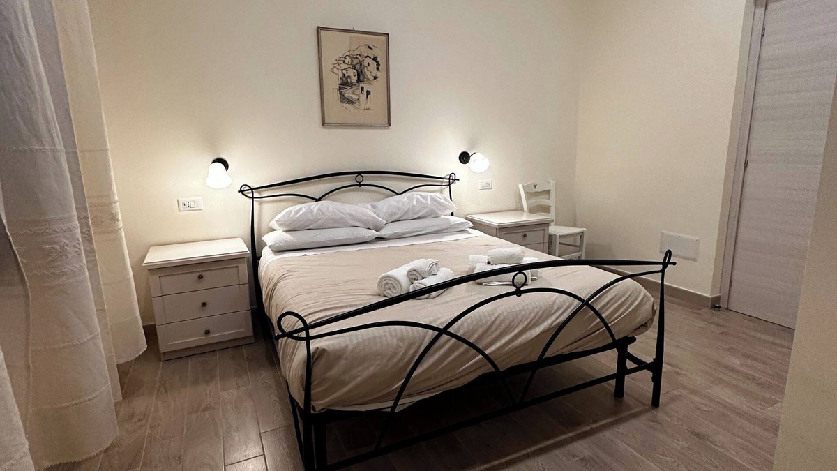 Terralba Apartment | Double room with private bathroom in Terralba (Oristano) - Mirto