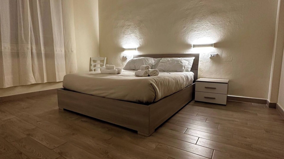 Terralba Apartment | Double Room with private bathroom for the disabled in Terralba (Oristano) – Olivo