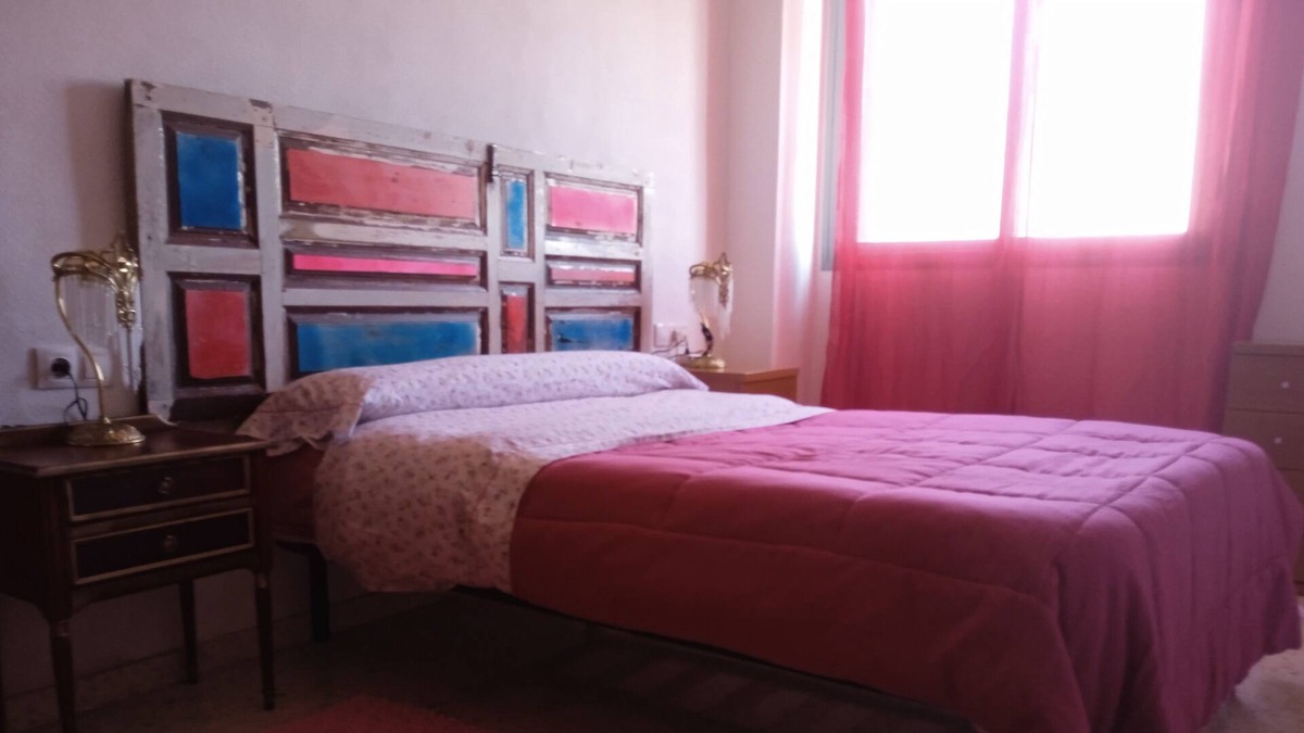 Parque Alcosa Bed & Breakfast | Double room with private bathroom. Palacios de Congresos-Airport of Seville.