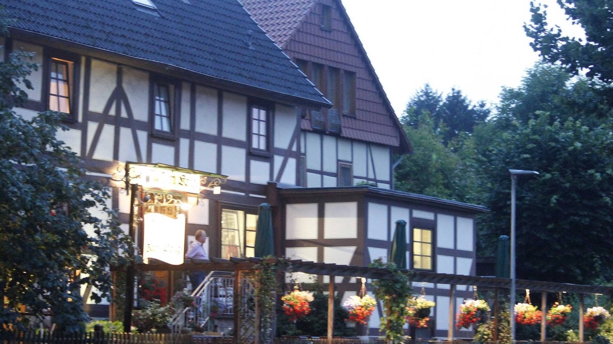 Hann. Muenden Apartment | Double room with shower / WC, incl. Breakfast - Landgasthaus zur Krug