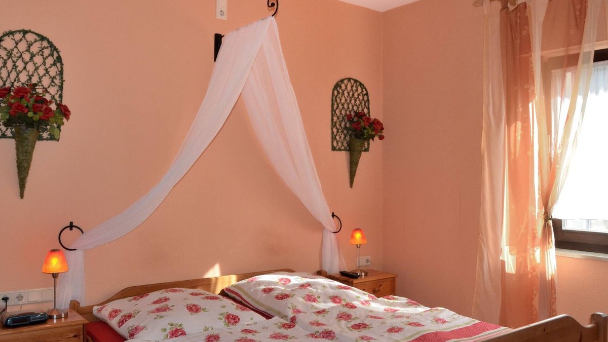 Glosingen Apartment | Double room with shared shower no. 1 and 2