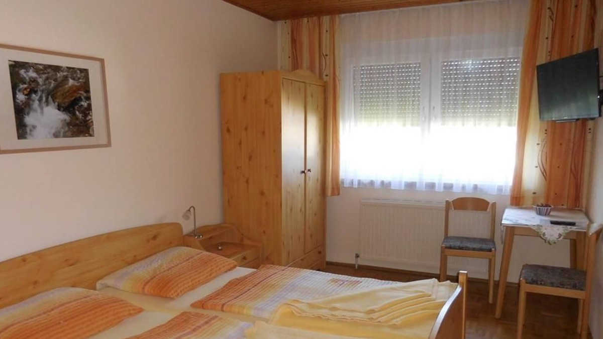 Mariahof Apartment | Double room with shower, WC - Angelika Zischmayer