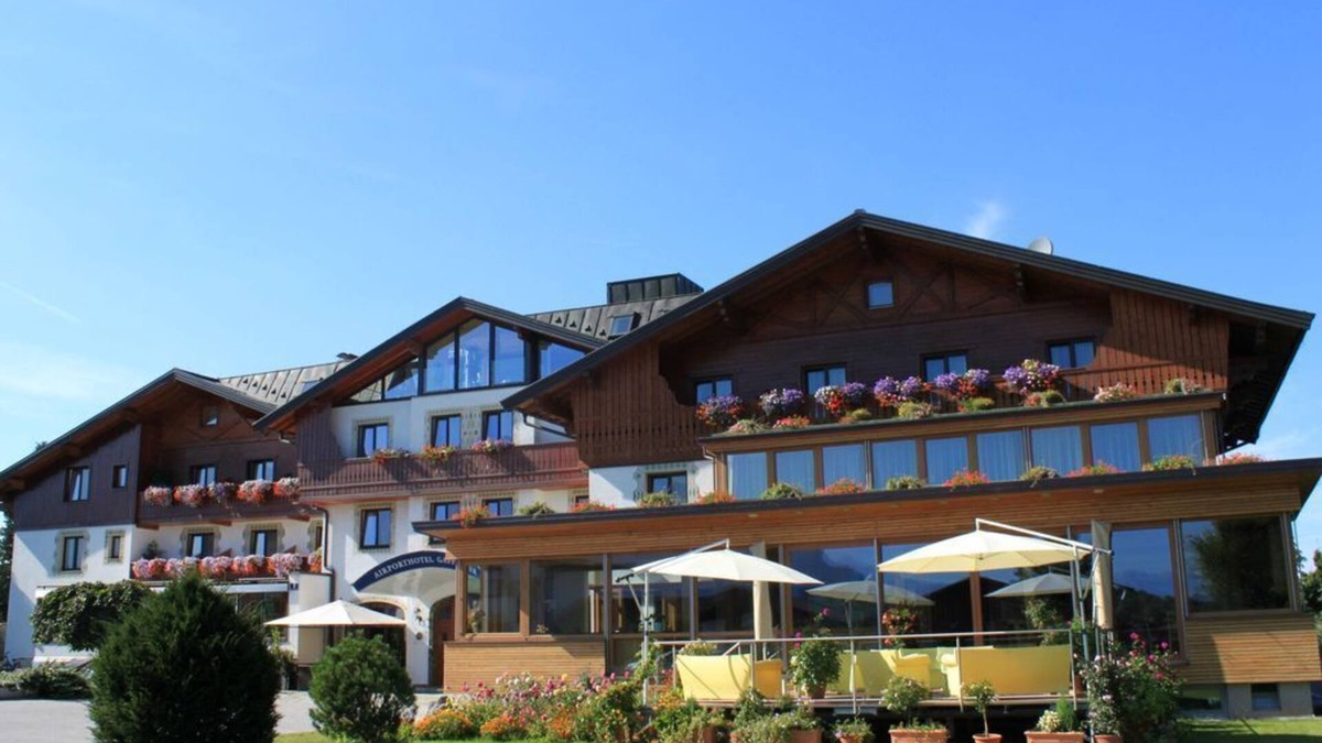 Loretto House | Double room with shower or Bathroom, toilet - Airporthotel Salzburg